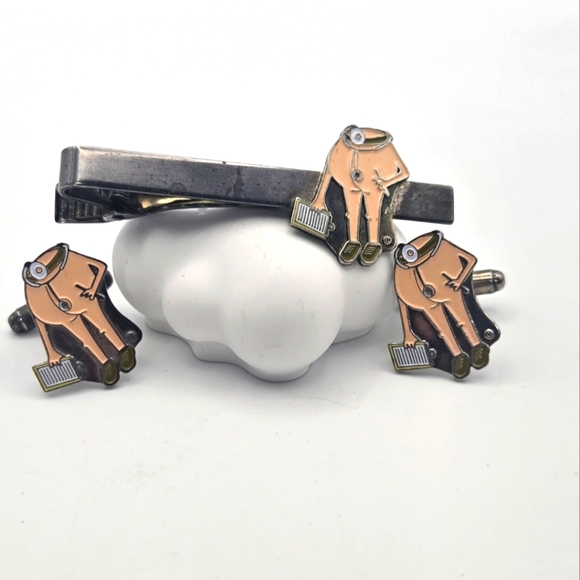 Handmade By Logo Jewelry Two Cufflinks & One Tie Holder Clip Pre-Owned - Picture 1 of 10